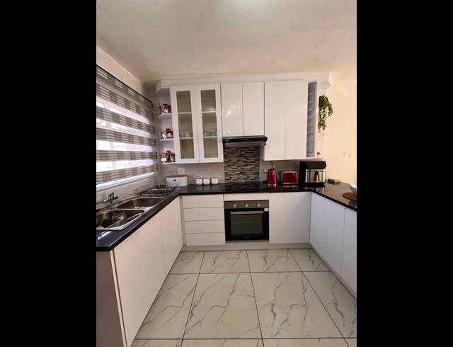 2 BEDROOM APARTMENT FOR SALE IN KARENPARK